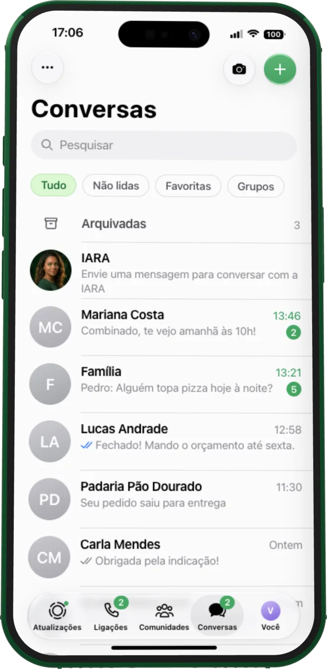 Celular com a lista de conversas, com a IARA em primeiro lugar